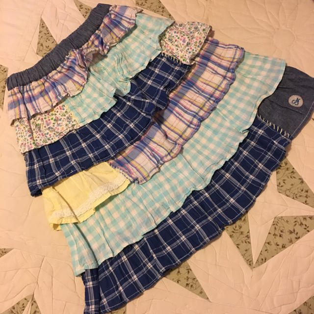 Seraph(セラフ)のセラフ パッチワーク風 ティアード スカート 130 キッズ/ベビー/マタニティのキッズ服女の子用(90cm~)(スカート)の商品写真