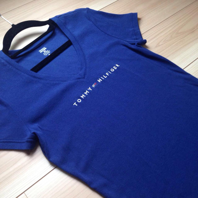 TOMMY HILFIGER(トミーヒルフィガー)のトミーヒルフィガー☆VネックTシャツ レディースのトップス(Tシャツ(半袖/袖なし))の商品写真