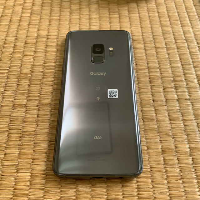 SAMSUNG(サムスン)のGalaxy S9 au版 titanium grey 64GB スマホ/家電/カメラのスマートフォン/携帯電話(スマートフォン本体)の商品写真