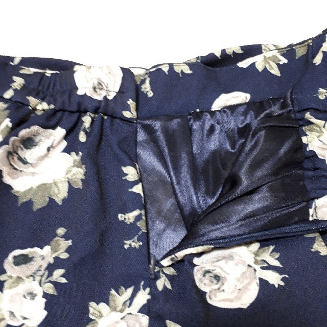 INGNI(イング)のINGNI
花柄
ベルト
フレアスカート
イング
スカート
ネイビー
ホワイト レディースのスカート(ミニスカート)の商品写真