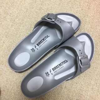 ビルケンシュトック(BIRKENSTOCK)の【本日のみお値下げ】ビルケンシュトック 36  シルバー エバ ビーチ(サンダル)