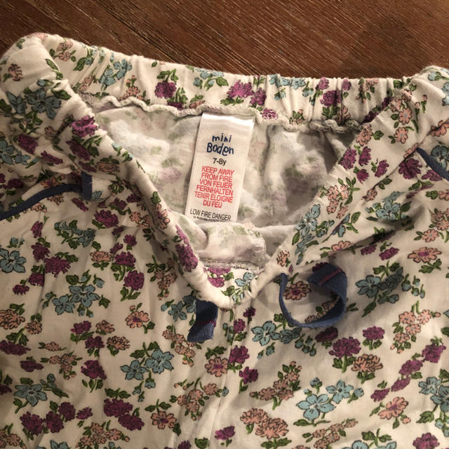 Boden(ボーデン)のmini boden 花柄パジャマ 7-8Y キッズ/ベビー/マタニティのキッズ服女の子用(90cm~)(パジャマ)の商品写真