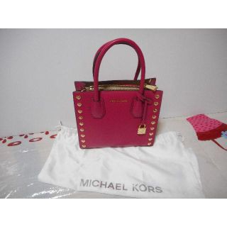 マイケルコース(Michael Kors)の値下げ♪早いもの勝ち　♥スタッズ　ピンク　超美品　マイケルコース(ショルダーバッグ)