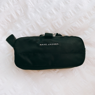 マークジェイコブス(MARC JACOBS)の☆★新品！本物！Marc Jacobsマークジェイコブスブラックコスメポーチ☆★(ポーチ)