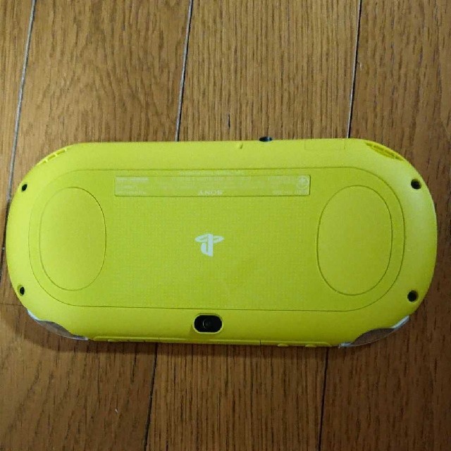 PlayStation®Vita（PCH-2000シリーズ）Wi-Fiモデル … 1