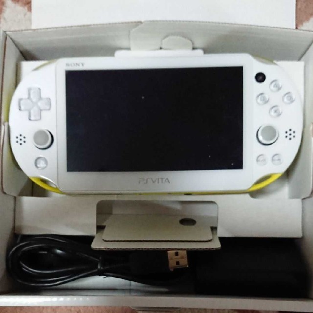 PlayStation®Vita（PCH-2000シリーズ）Wi-Fiモデル … 2