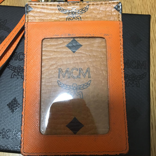 MCM(エムシーエム)のMCM パスケース レディースのファッション小物(名刺入れ/定期入れ)の商品写真