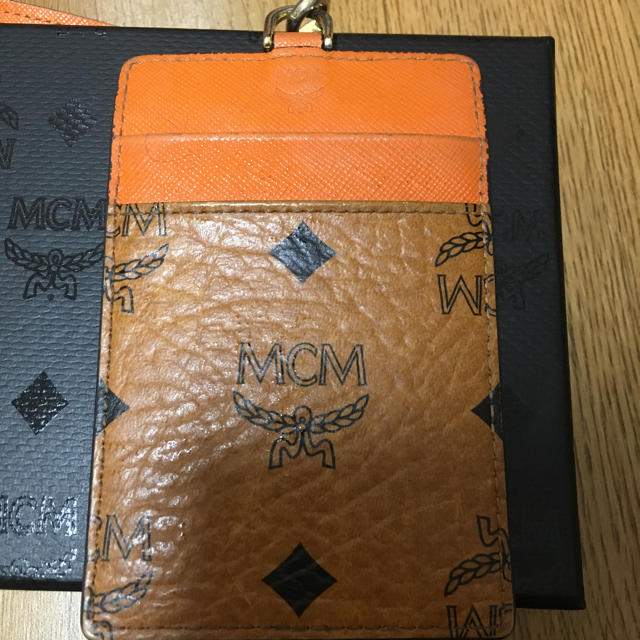 MCM(エムシーエム)のMCM パスケース レディースのファッション小物(名刺入れ/定期入れ)の商品写真