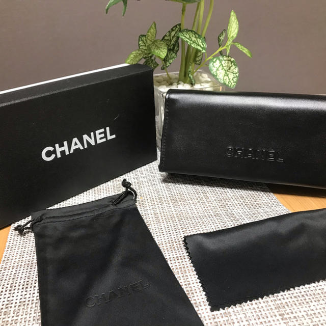 CHANEL - CHANEL ︎シャネル メガネ🎀ケース♫小物入れにも!の通販 by メガネs shop|シャネルならラクマ