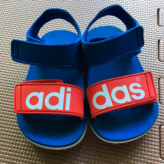 adidas(アディダス)のアディダスオリジナルズ  キッズサンダル  14 キッズ/ベビー/マタニティのベビー靴/シューズ(~14cm)(サンダル)の商品写真