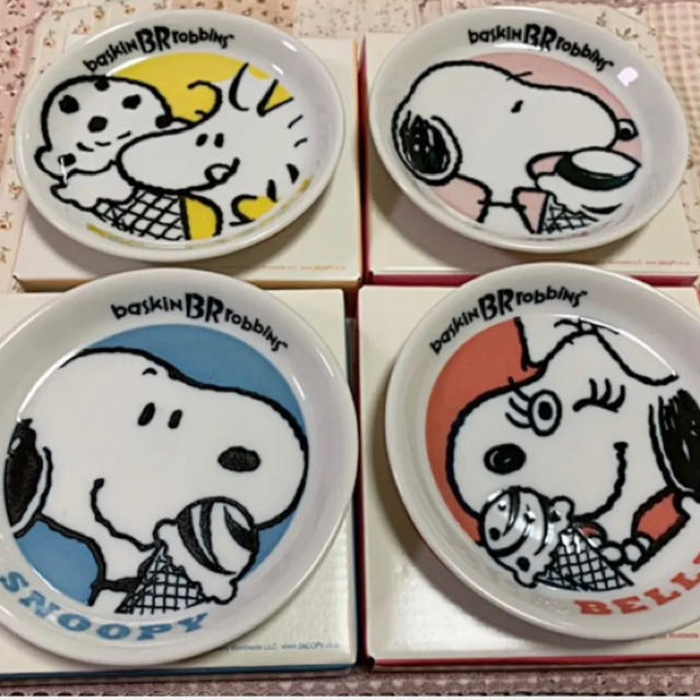 PEANUTS(ピーナッツ)のスヌーピー  小皿  4枚セット インテリア/住まい/日用品のキッチン/食器(食器)の商品写真