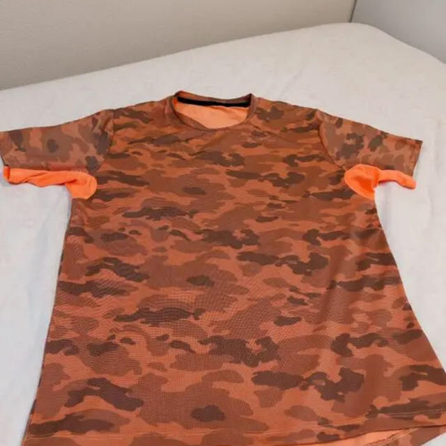 GU(ジーユー)のGU 迷彩Tシャツ スポーツウェア ラッシュガード メンズのトップス(Tシャツ/カットソー(半袖/袖なし))の商品写真