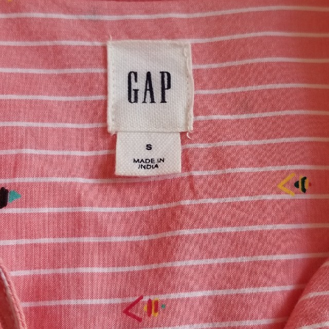 GAP(ギャップ)の【happy様専用商品】GAP 刺繍 ストライプシャツ 未使用 レディースのトップス(シャツ/ブラウス(長袖/七分))の商品写真