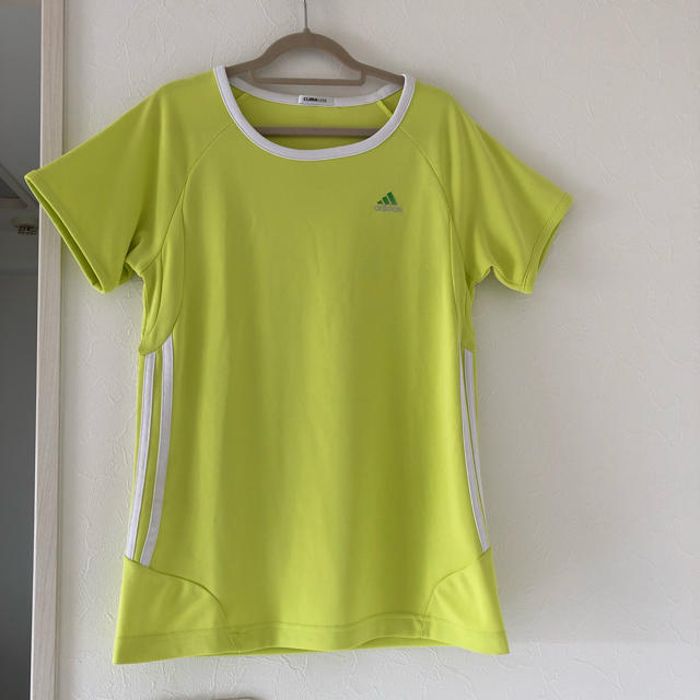 adidas(アディダス)のアディダス  トップス  スポーツ 半袖  黄緑色  M レディースのトップス(Tシャツ(半袖/袖なし))の商品写真