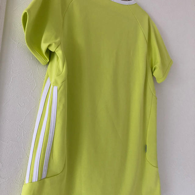 adidas(アディダス)のアディダス  トップス  スポーツ 半袖  黄緑色  M レディースのトップス(Tシャツ(半袖/袖なし))の商品写真