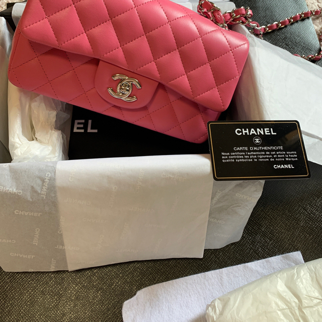 CHANEL(シャネル)のシャネルミニマトラッセ レディースのバッグ(ショルダーバッグ)の商品写真