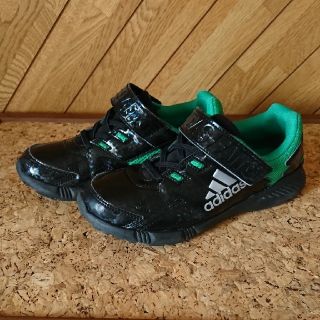 アディダス(adidas)のadidas スニーカー 22.5(スニーカー)