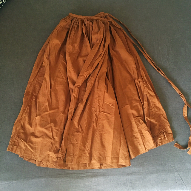IDEE(イデー)のIDEE POOL いろいろの服 巻きギャザーエプロン レディースのスカート(ロングスカート)の商品写真
