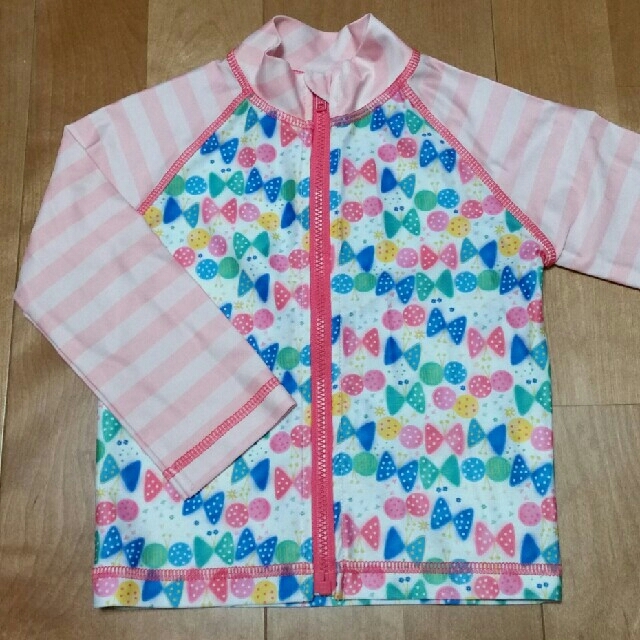 ラッシュガード　90㎝ キッズ/ベビー/マタニティのキッズ服女の子用(90cm~)(水着)の商品写真