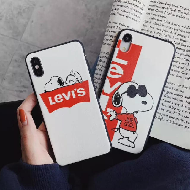 Levi's リーバイス iPhoneケース スヌーピー かわいい 全2種の通販 by るり's shop｜ラクマ