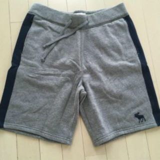 アバクロンビーアンドフィッチ(Abercrombie&Fitch)の【新品未使用】アバクロ ハーフパンツ Sサイズ グレー(ショートパンツ)