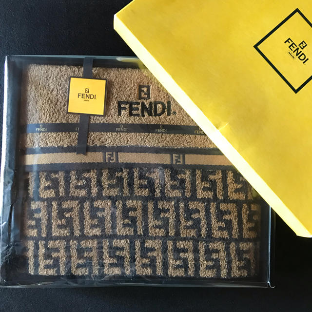 FENDI(フェンディ)のフェンディ  バスタオル インテリア/住まい/日用品の日用品/生活雑貨/旅行(タオル/バス用品)の商品写真