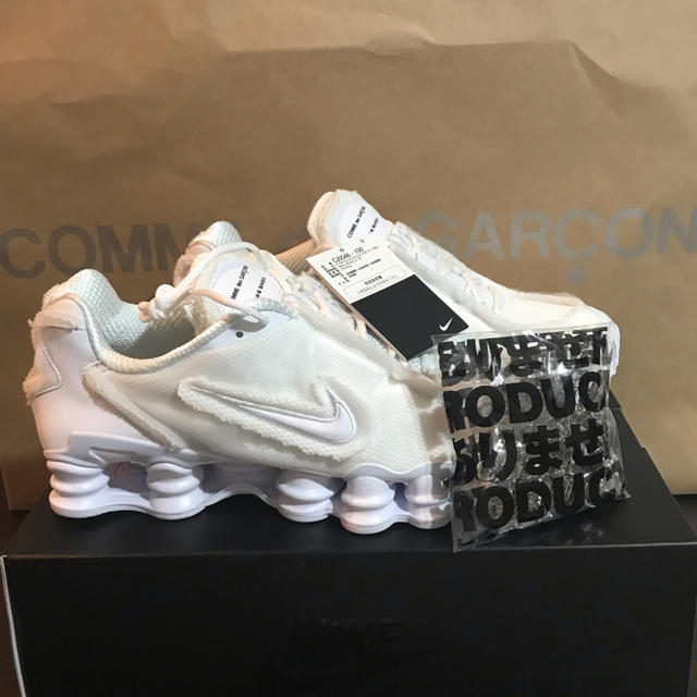 COMME des GARCONS(コムデギャルソン)の最安値 最終値下げ コム デ ギャルソン×NIKE SHOX 伊勢丹購入 白 メンズの靴/シューズ(スニーカー)の商品写真