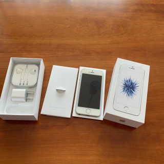 アイフォーン(iPhone)の＊him様専用＊iPhone SE 64GB SIMフリー シルバー(スマートフォン本体)