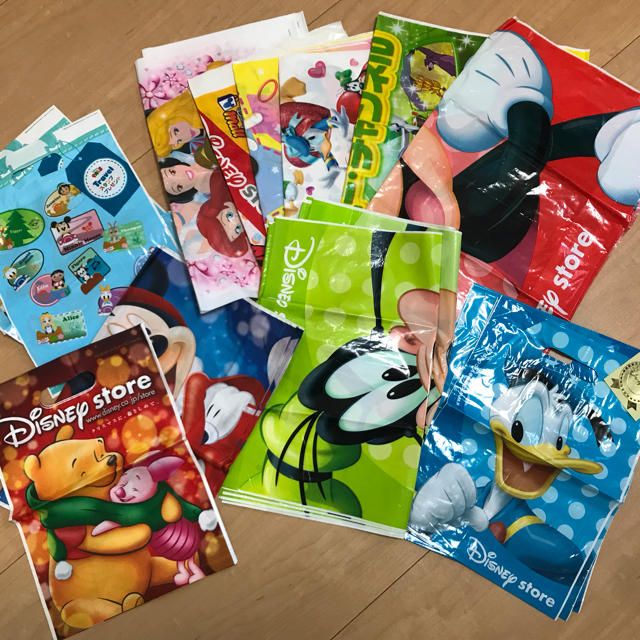 Disney(ディズニー)の玉家-9様 ディズニーストア ショッパー 30枚以上 エンタメ/ホビーのおもちゃ/ぬいぐるみ(キャラクターグッズ)の商品写真