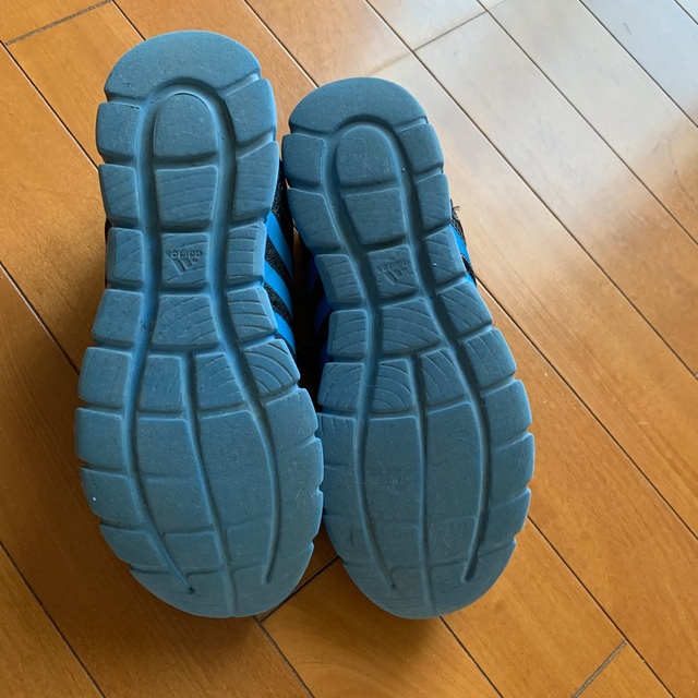 adidas(アディダス)のadidas  スニーカー  25.5cm メンズの靴/シューズ(スニーカー)の商品写真