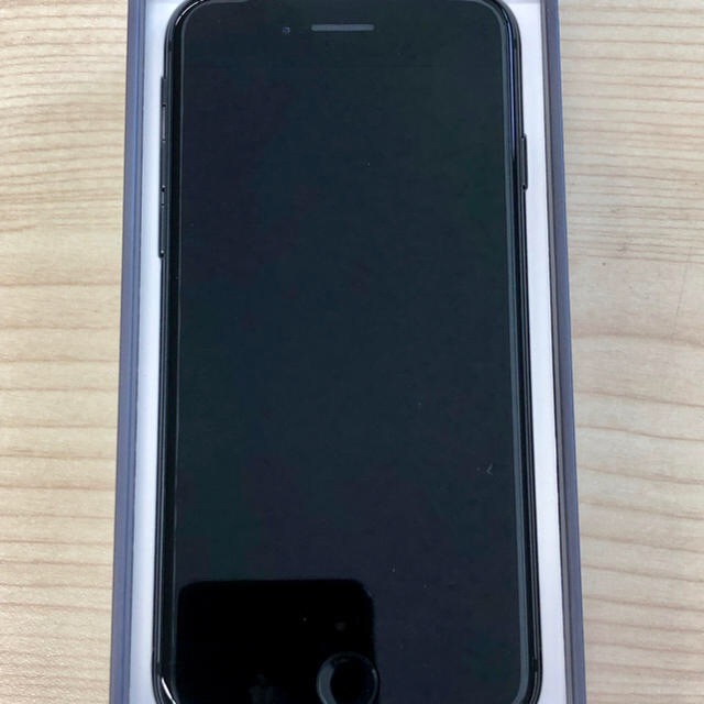 Apple(アップル)のiPhone 8 64GB Space Gray  docomo 新品未使用 スマホ/家電/カメラのスマートフォン/携帯電話(スマートフォン本体)の商品写真