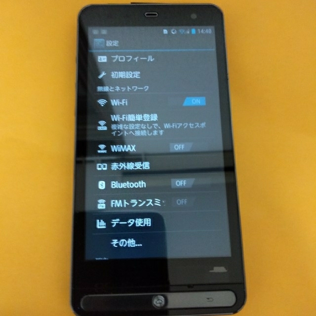 富士通(フジツウ)のarrows ISW11F AU ジャンク スマホ/家電/カメラのスマートフォン/携帯電話(スマートフォン本体)の商品写真