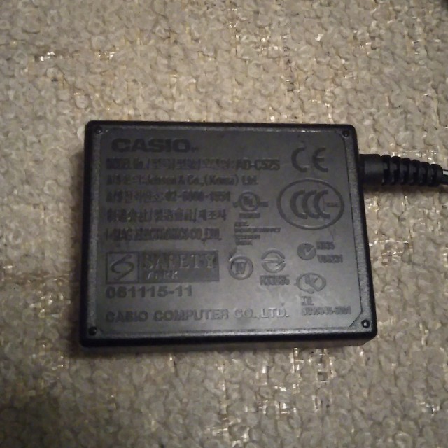 CASIO(カシオ)のCASIO　デジカメ　EXlLIM　EX-Z700　充電器　CA-29 スマホ/家電/カメラのスマートフォン/携帯電話(バッテリー/充電器)の商品写真