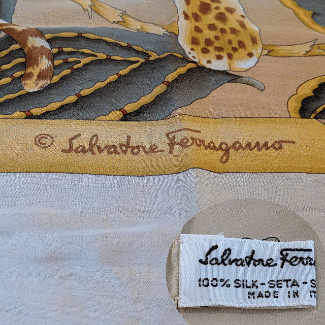 Salvatore Ferragamo(サルヴァトーレフェラガモ)のSalvatore Ferragamo スカーフ 約137x139(cm) レディースのファッション小物(バンダナ/スカーフ)の商品写真