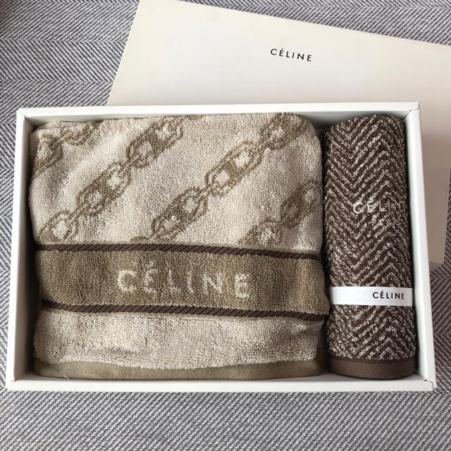 celine(セリーヌ)のセリーヌ 新品未使用 ♡ フェイスタオル ハンドタオル セット♡ インテリア/住まい/日用品の日用品/生活雑貨/旅行(タオル/バス用品)の商品写真