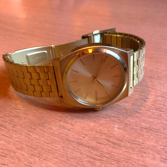 NIXON(ニクソン)のNIXON ゴールド 腕時計 メンズの時計(腕時計(アナログ))の商品写真