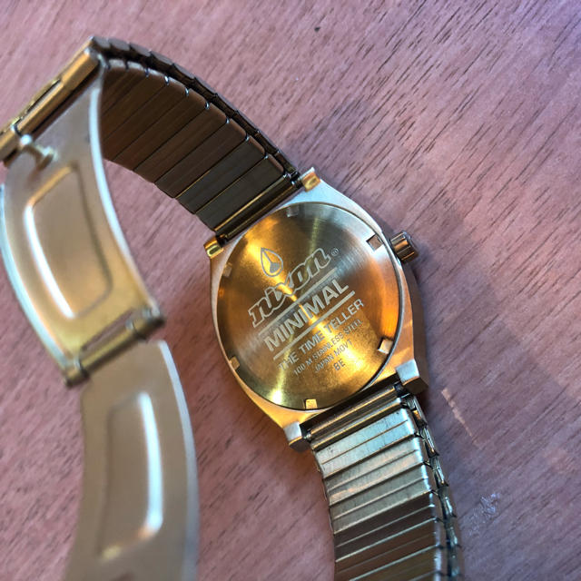 NIXON(ニクソン)のNIXON ゴールド 腕時計 メンズの時計(腕時計(アナログ))の商品写真