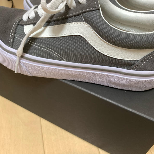 VANS(ヴァンズ)のVANS オールドスクール グレー レディースの靴/シューズ(スニーカー)の商品写真