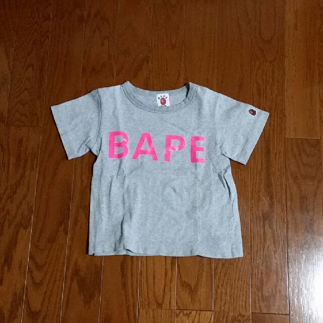 A BATHING APE(アベイシングエイプ)の売り切り　APE  キッズ　100  Tシャツ　ガールズ キッズ/ベビー/マタニティのキッズ服女の子用(90cm~)(Tシャツ/カットソー)の商品写真