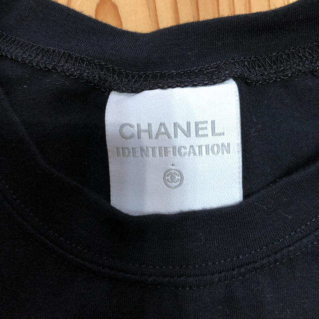 CHANEL(シャネル)のCHANEL カメリアロゴT ブラック レディースのトップス(Tシャツ(半袖/袖なし))の商品写真