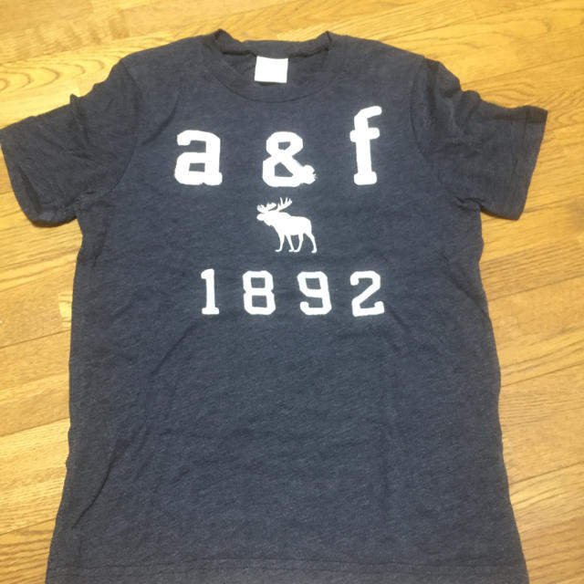 Abercrombie&Fitch(アバクロンビーアンドフィッチ)のAbercrombie kids Tシャツ S チャコール グレー キッズ/ベビー/マタニティのキッズ服男の子用(90cm~)(Tシャツ/カットソー)の商品写真