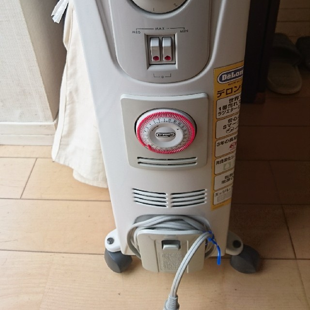 DeLonghi(デロンギ)のデロンギオイルヒーター スマホ/家電/カメラの冷暖房/空調(オイルヒーター)の商品写真