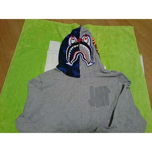 A BATHING APE(アベイシングエイプ)のbape UNDEFEATED シャークパーカ アンディフィーテッド メンズのトップス(パーカー)の商品写真