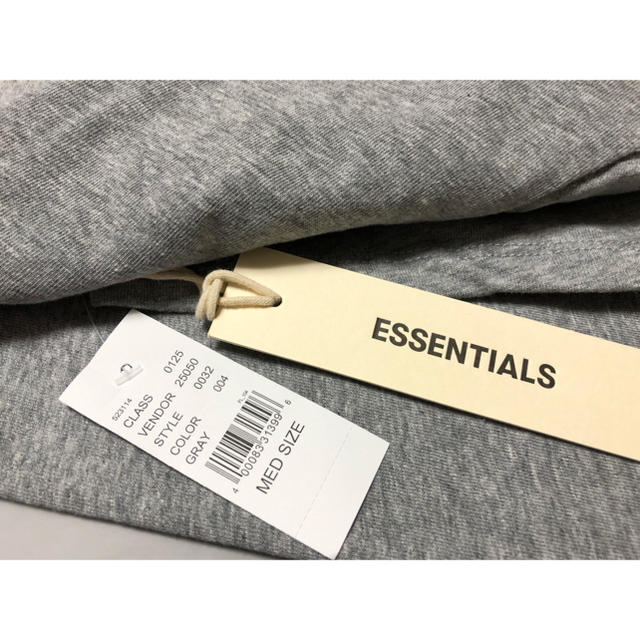 FEAR OF GOD(フィアオブゴッド)の【新品 Mサイズ】グレー  fog essentials boxy Tshirt メンズのトップス(Tシャツ/カットソー(半袖/袖なし))の商品写真