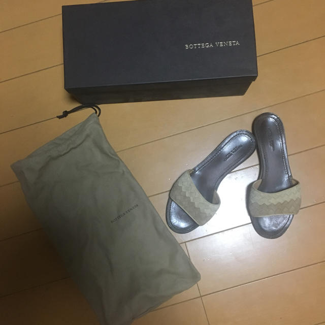 Bottega Veneta(ボッテガヴェネタ)のボッテガヴェネタ フラット サンダル ミュール レア 35 レディースの靴/シューズ(サンダル)の商品写真