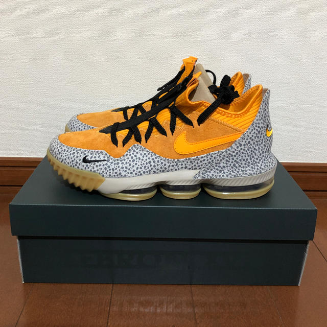 NIKE(ナイキ)の定価以下！LEBRON XVI LOW SAFARI atmos 27.0cm メンズの靴/シューズ(スニーカー)の商品写真