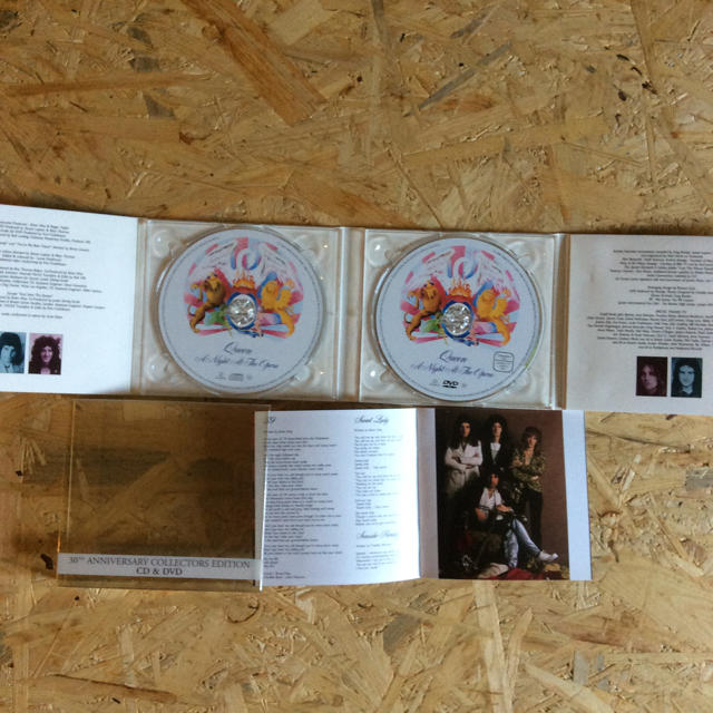 Queen 30周年コレクターエディション CD & DVD 1