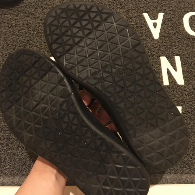 Teva(テバ)のTeva Voya Infinity Metalic テバ ボヤ インフィニティ レディースの靴/シューズ(サンダル)の商品写真