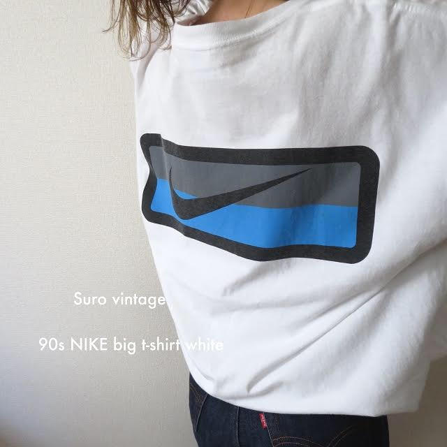 NIKE(ナイキ)の90s NIKE スウォッシュ ビッグ tシャツ 白 USA製 古着 レディース レディースのトップス(Tシャツ(半袖/袖なし))の商品写真