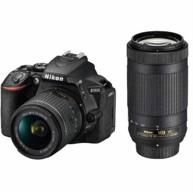美品】 Nikon ダブルズームキット D5600 【新品未使用】ニコン